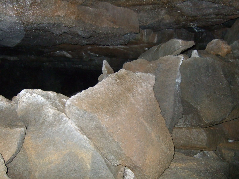 Hleðsla í Skógarkotshelli Hleðsla í Skógarkotshelli