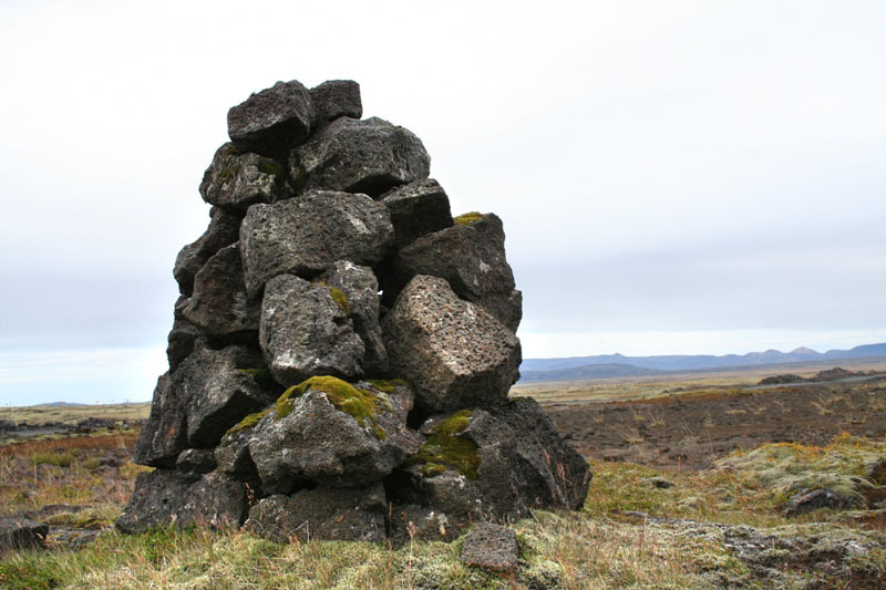 Varða við vetrarleið Hellisheiðarvegar Varða