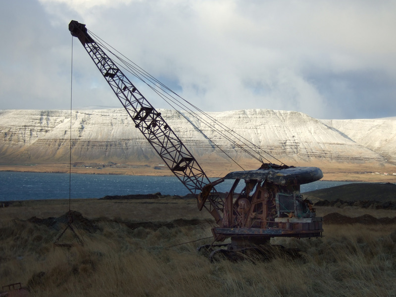 Skurðgrafa frá fyrri tíð í Kjósinni