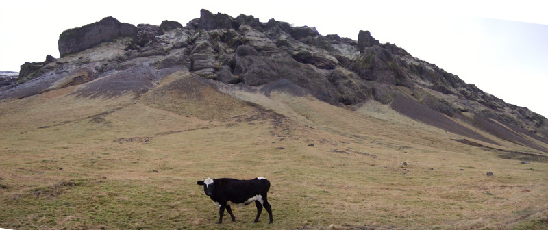 Hurðin í Meðalfelli efst til vinstri