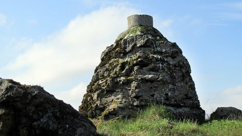 Hádegishóll - varða