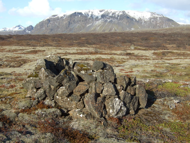 Byrgi refaskyttu í Þingvallahrauni Byrgi refaskyttu í Þingvallahrauni